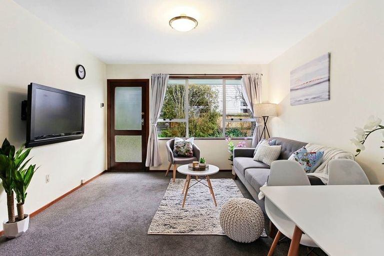 Photo of property in 2/45 Gresford Street, Edgeware, Christchurch, 8013