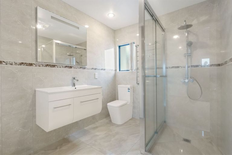 Photo of property in 1 Bougainvillaea Terrace, Goodwood Heights, Auckland, 2105