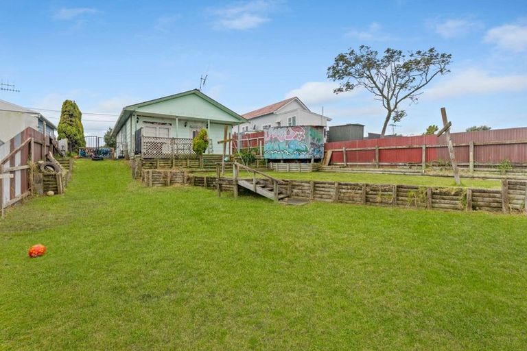 Photo of property in 28 Kowhai Street, Castlecliff, Whanganui, 4501