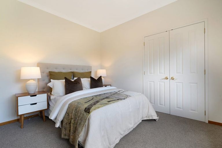 Photo of property in 3 Napuka Road, Henderson Valley, Auckland, 0612
