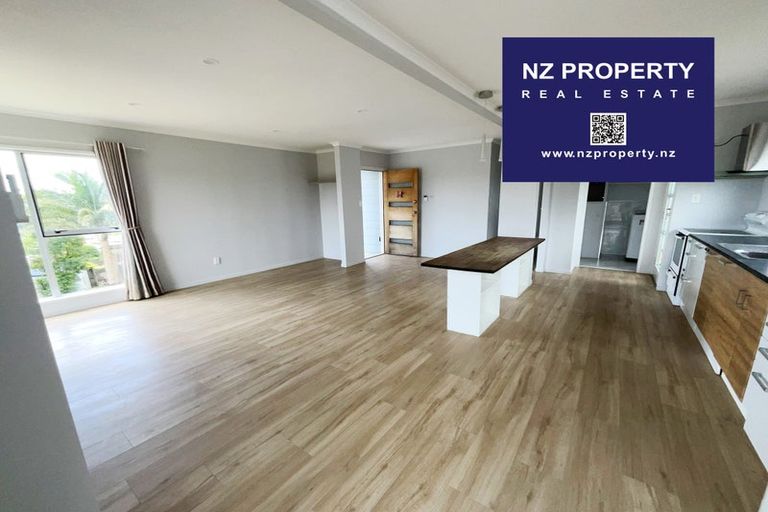 Photo of property in 15 Doone Place, Massey, Auckland, 0614