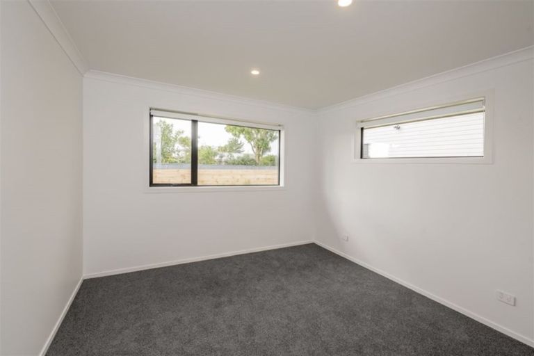 Photo of property in 42 Featherston Street, Levin, 5510