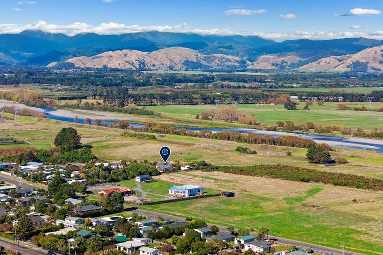 Photo of property in 35 Old Coach Road South, Otaki Beach, Otaki, 5512