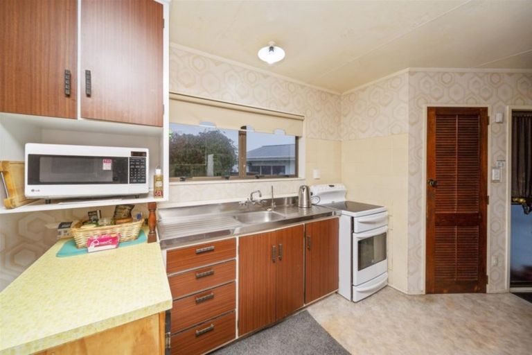 Photo of property in 16 Manuka Place, Hawera, 4610