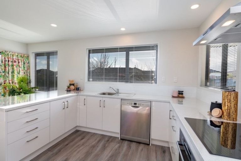 Photo of property in 76 Kapanui Road, Waikanae, 5036