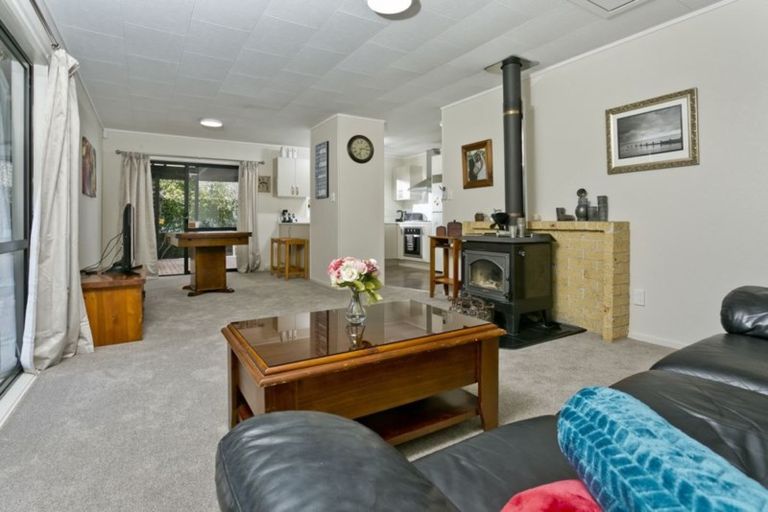 Photo of property in 4 Sevilla Place, Unsworth Heights, Auckland, 0632