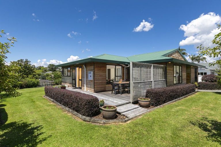 Photo of property in 11 Windfall Grove, Greenhithe, Auckland, 0632