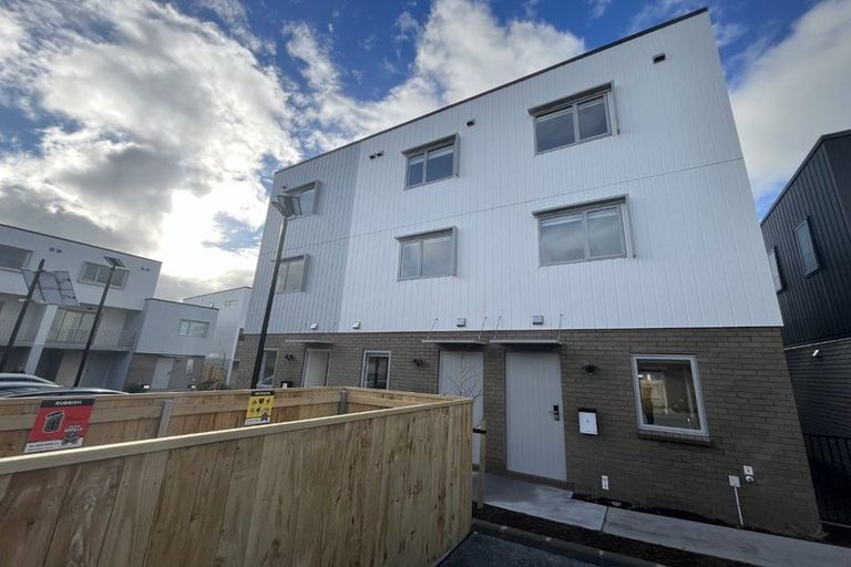 Photo of property in 14 Ngae Place, Mangere East, Auckland, 2024