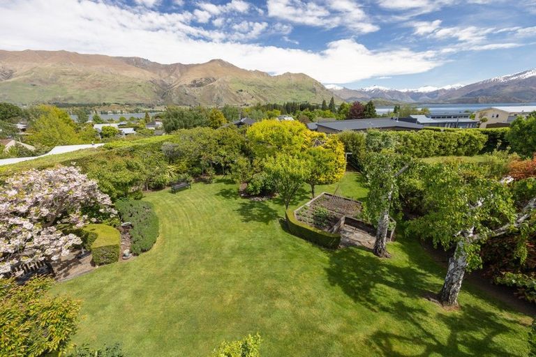 Photo of property in 42 Manuka Crescent, Wanaka, 9305