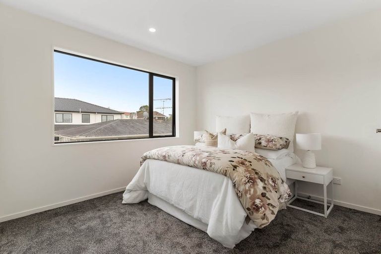 Photo of property in 48d Portadown Avenue, Pakuranga Heights, Auckland, 2010