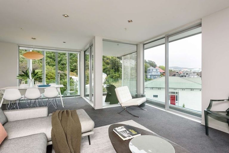 Photo of property in 2a/22 Telford Terrace, Oriental Bay, Wellington, 6011