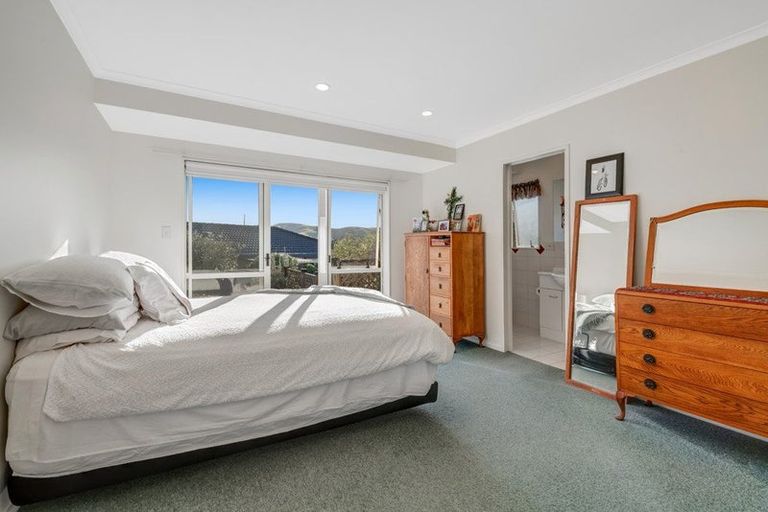 Photo of property in 72 Cabeleigh Drive, Helensville, 0800