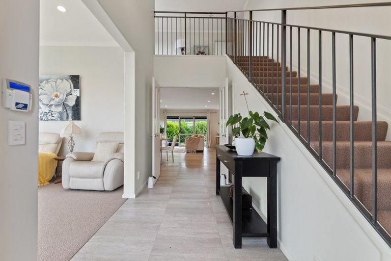 Photo of property in 32 Bayvista Drive, Karaka, Papakura, 2113