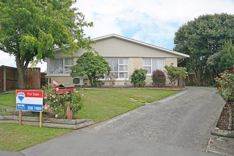 Photo of property in 15 Dunluce Place, Hornby, Christchurch, 8042