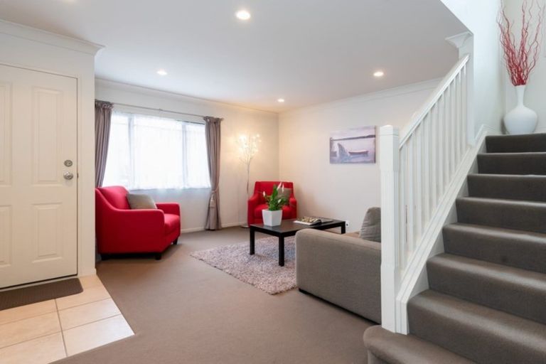 Photo of property in 3 Carousel Crescent, East Tamaki Heights, Auckland, 2016
