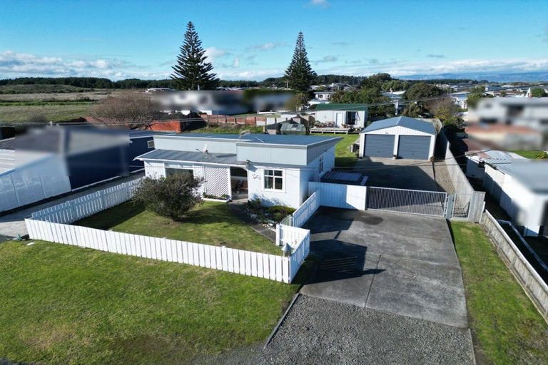 Photo of property in 5 Huia Street, Foxton Beach, Foxton, 4815