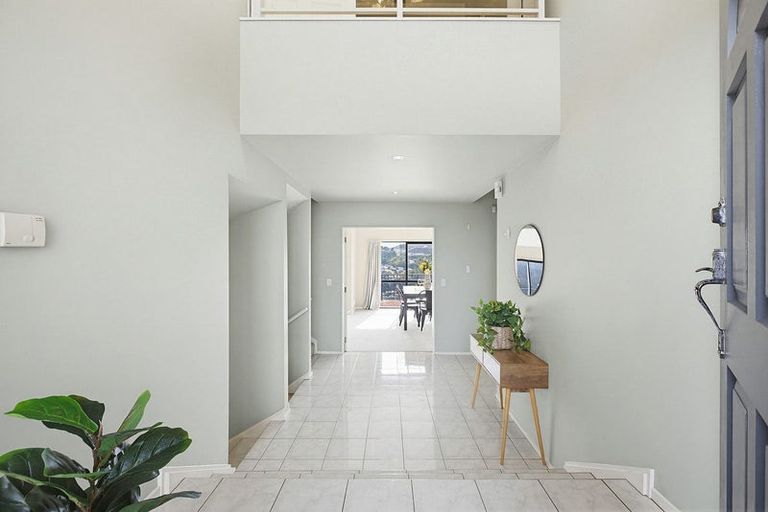 Photo of property in 17 Landsdowne Terrace, Karori, Wellington, 6012