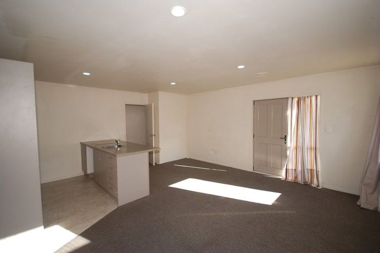 Photo of property in 11 Helleur Road, Massey, Auckland, 0614