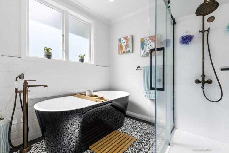 Photo of property in 16 Waru Street, Khandallah, Wellington, 6035