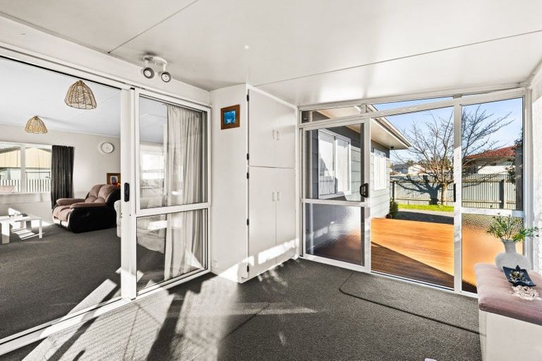 Photo of property in 2/434 Gloucester Street, Taradale, Napier, 4112