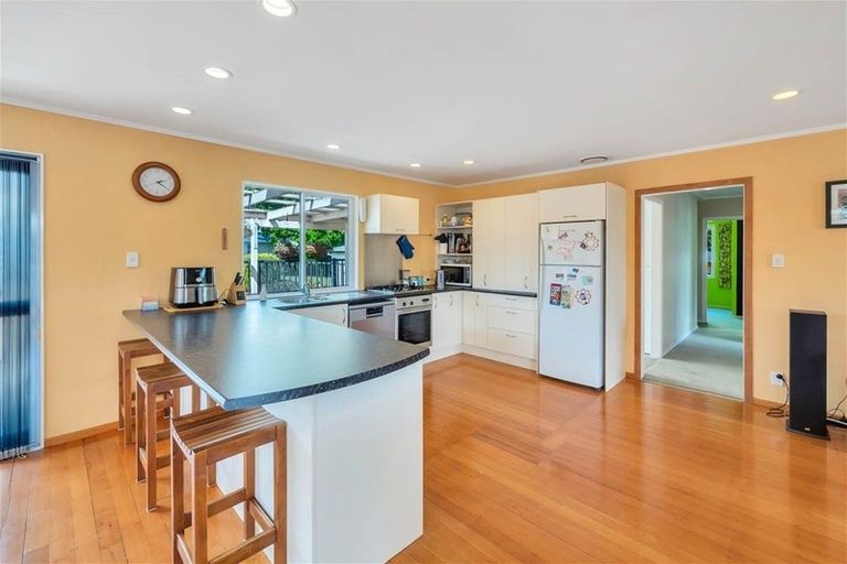 Photo of property in 35 Harrington Road, Henderson, Auckland, 0610