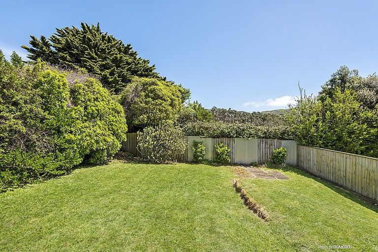 Photo of property in 19 Lynda Avenue, Paparangi, Wellington, 6037
