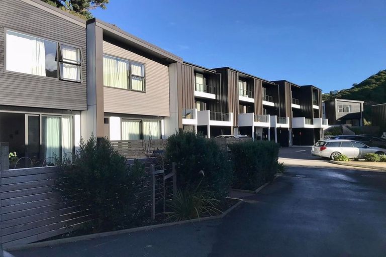 Photo of property in 11 Rua Kai Way, Brooklyn, Wellington, 6021