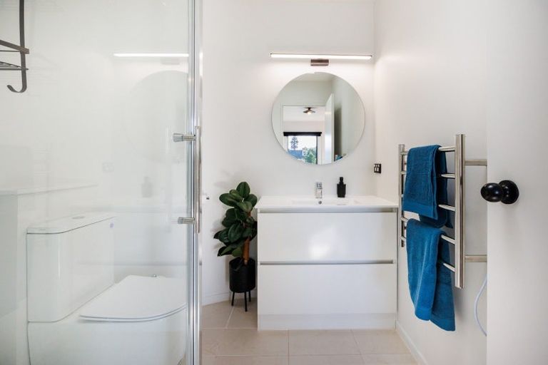 Photo of property in 5 Abby Road, Fitzherbert, Palmerston North, 4410
