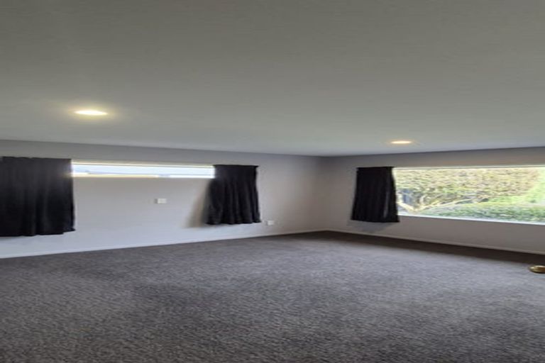 Photo of property in 28 Kirsten Place, Parklands, Christchurch, 8083
