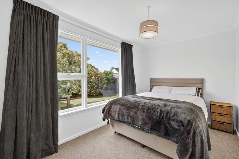 Photo of property in 100 Avondale Road, Avondale, Christchurch, 8061