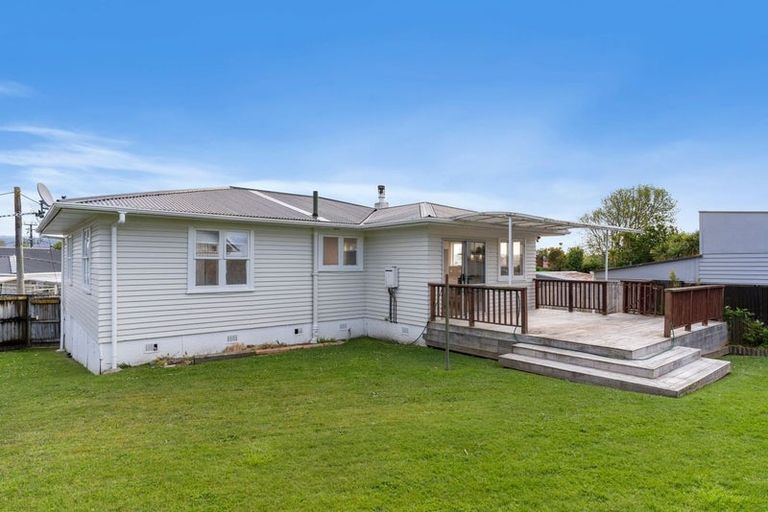 Photo of property in 13 Sheehan Road, Te Atatu South, Auckland, 0610