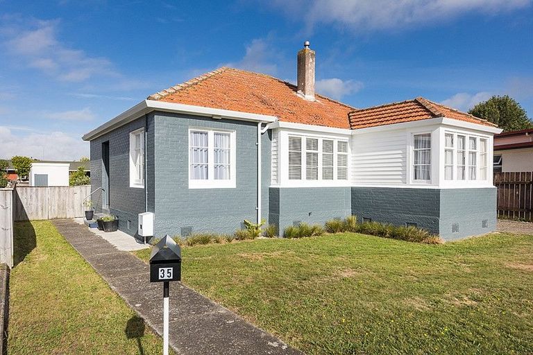 Photo of property in 35 Kauri Street, Roslyn, Palmerston North, 4414
