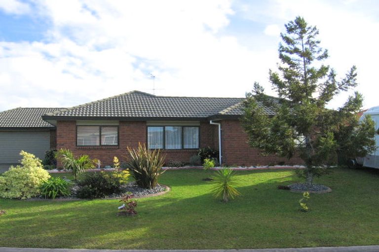 Photo of property in 4 Mcgowan Place, Orewa, 0931