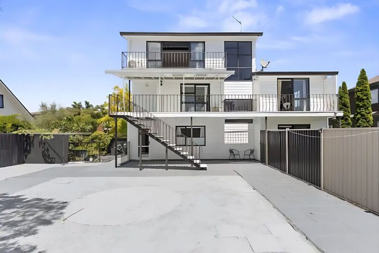 Photo of property in 73 Gilbass Avenue, Hamilton Lake, Hamilton, 3204