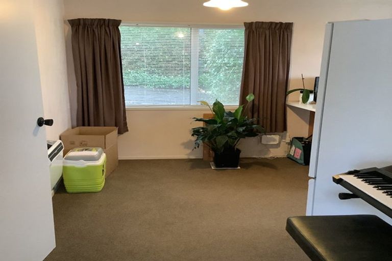 Photo of property in 1/8 Pupuke Road, Hillcrest, Auckland, 0627