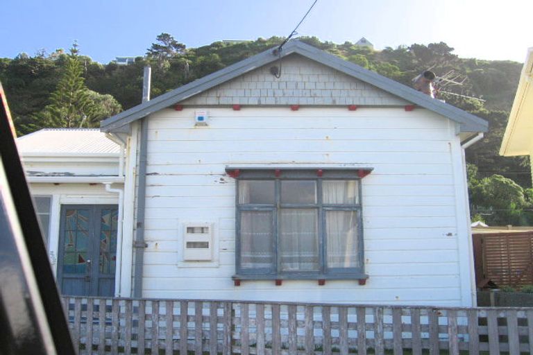Photo of property in 252 Queens Drive, Lyall Bay, Wellington, 6022