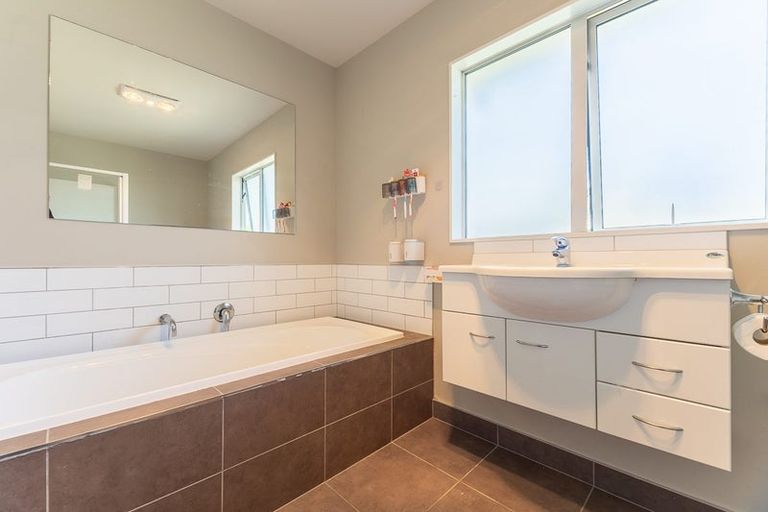 Photo of property in 10 Tamihana Street, Otaki, 5512