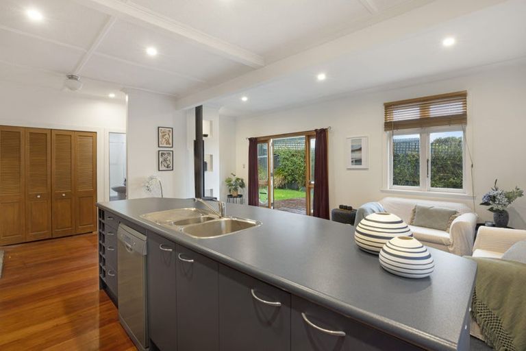 Photo of property in 92 Townsend Road, Miramar, Wellington, 6022