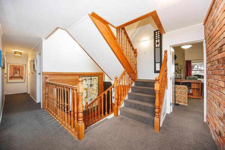 Photo of property in 570 Featherston Street, Roslyn, Palmerston North, 4414