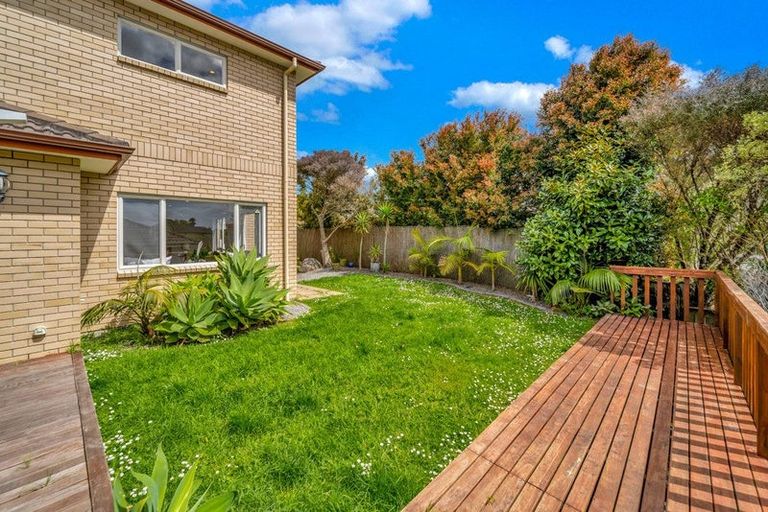 Photo of property in 23 Laurel Oak Drive, Schnapper Rock, Auckland, 0632