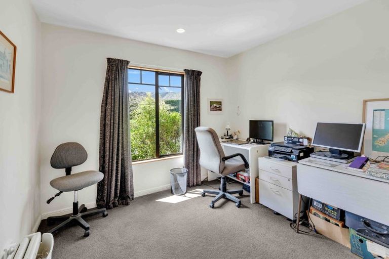 Photo of property in 27 Pohutukawa Drive, Levin, 5571