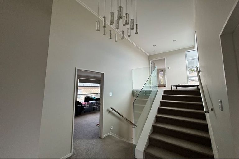 Photo of property in 28 Bur Oak Terrace, Schnapper Rock, Auckland, 0632