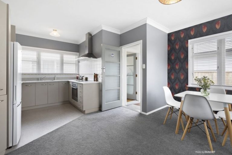 Photo of property in 11 Pinkerton Grove, Newlands, Wellington, 6037