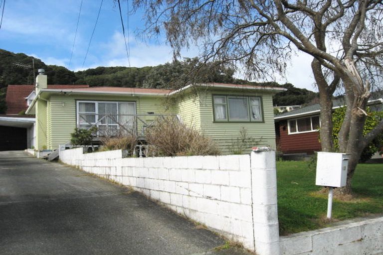 Photo of property in 18 Isabel Grove, Wainuiomata, Lower Hutt, 5014
