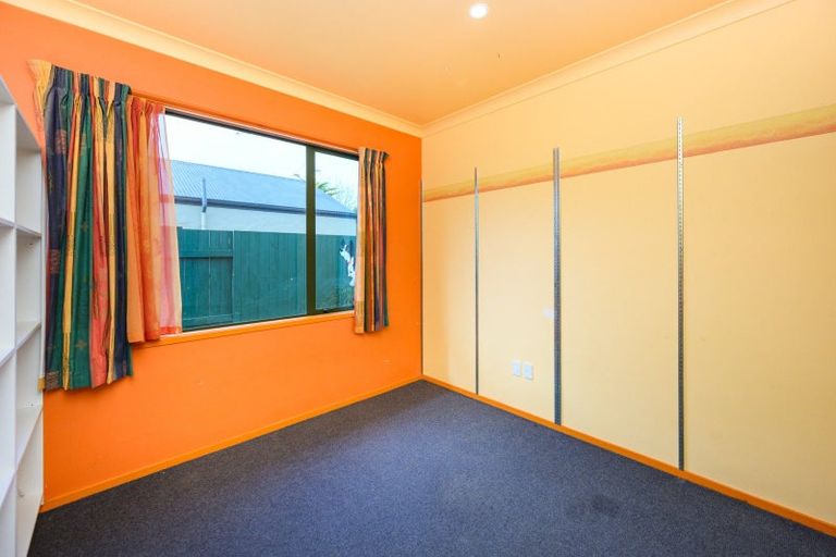 Photo of property in 8 Fernlea Avenue, Kelvin Grove, Palmerston North, 4414