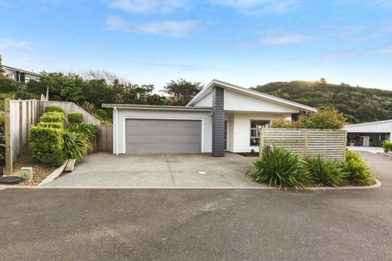 Photo of property in 6 Shoal Place, Whitby, Porirua, 5024