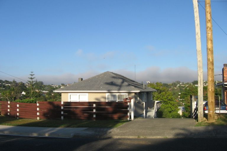 Photo of property in 1/20 Merton Avenue, Glenfield, Auckland, 0627
