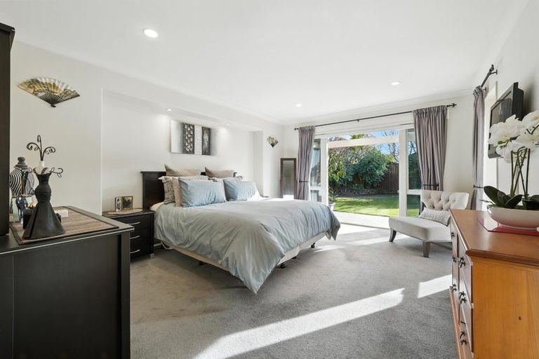 Photo of property in 10 Dinglebay Place, Casebrook, Christchurch, 8051