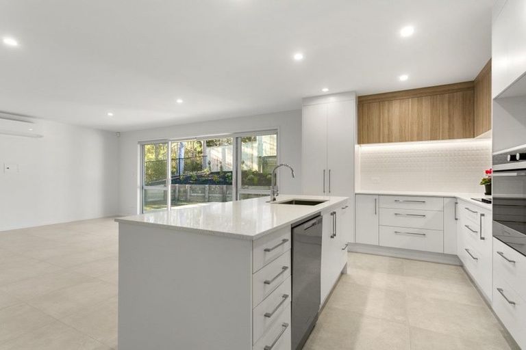 Photo of property in 5 Maraeariki Avenue, Orewa, 0931