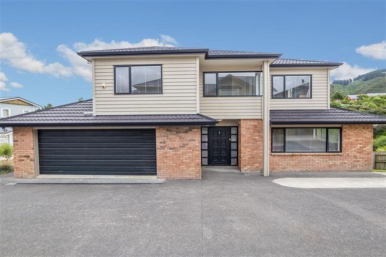 Photo of property in 12 Ronald Scott Grove, Riverstone Terraces, Upper Hutt, 5018